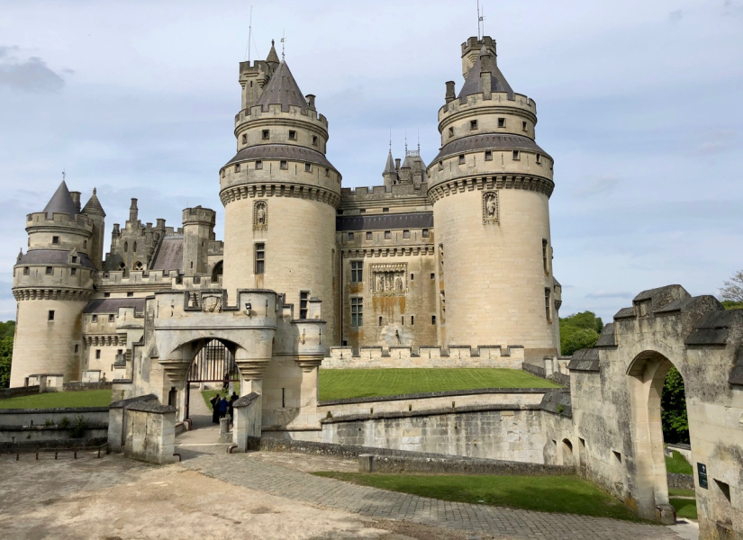 chateau-de-pierrefonds-vue-ensemble_1845940983